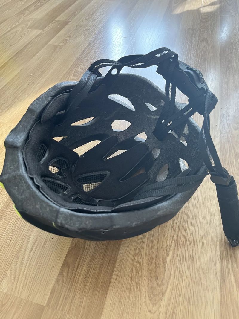 Cyklistická helma Etape TWISTER - velikost S/M