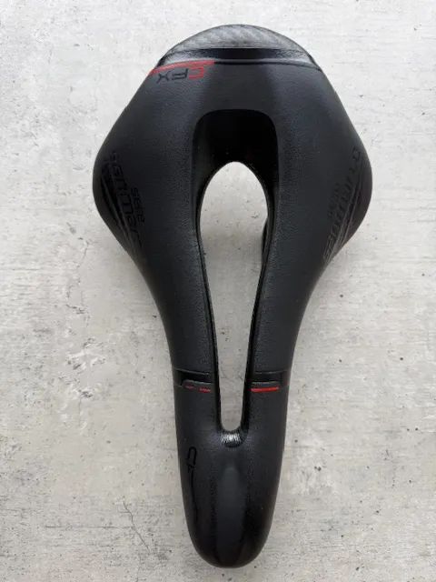 Prodám karbonové sedlo Selle San Marco Shortfit CFX OPEN wide