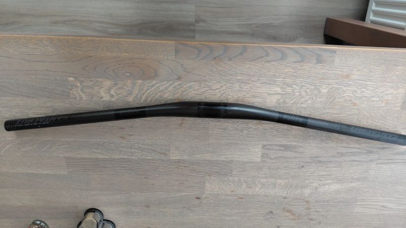 Prodám flat řídítka Santa Cruz