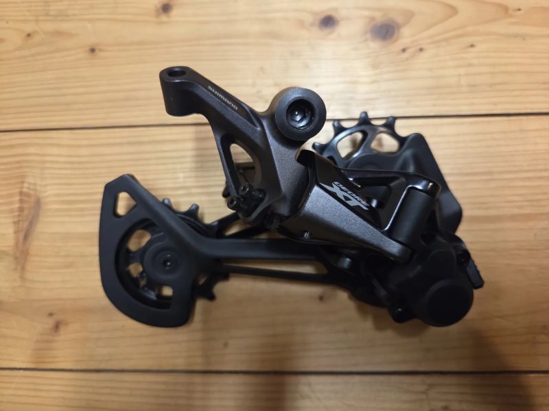 Prodám 2x jetou 12s přehazovačku Shimano XT 8100