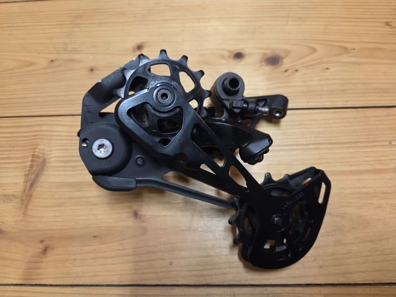 Prodám 2x jetou 12s přehazovačku Shimano XT 8100