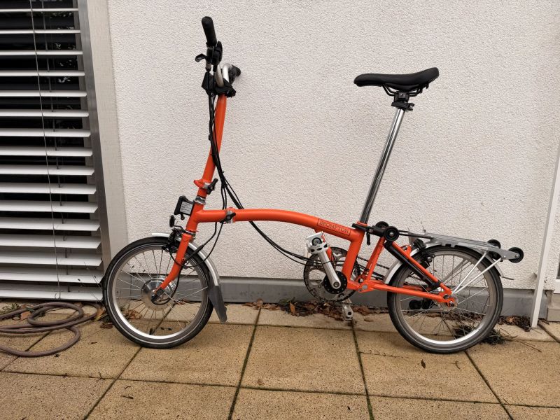 Elektrifikovaný skládací Brompton C Line s taškou Vincita Birch