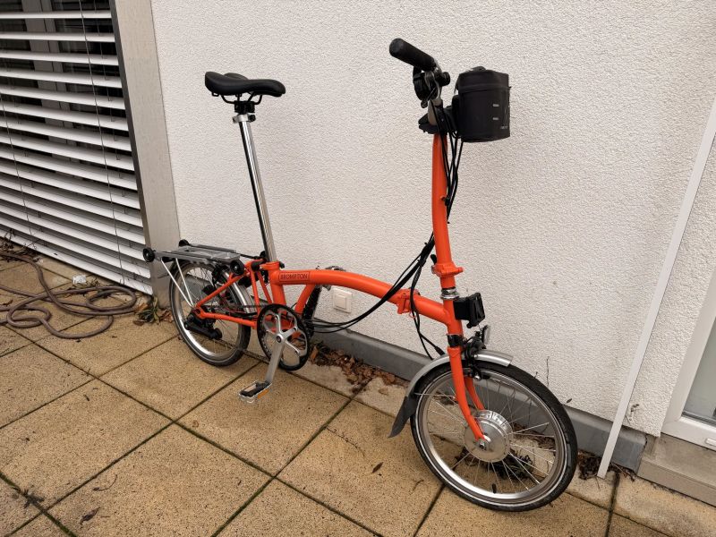 Elektrifikovaný skládací Brompton C Line s taškou Vincita Birch