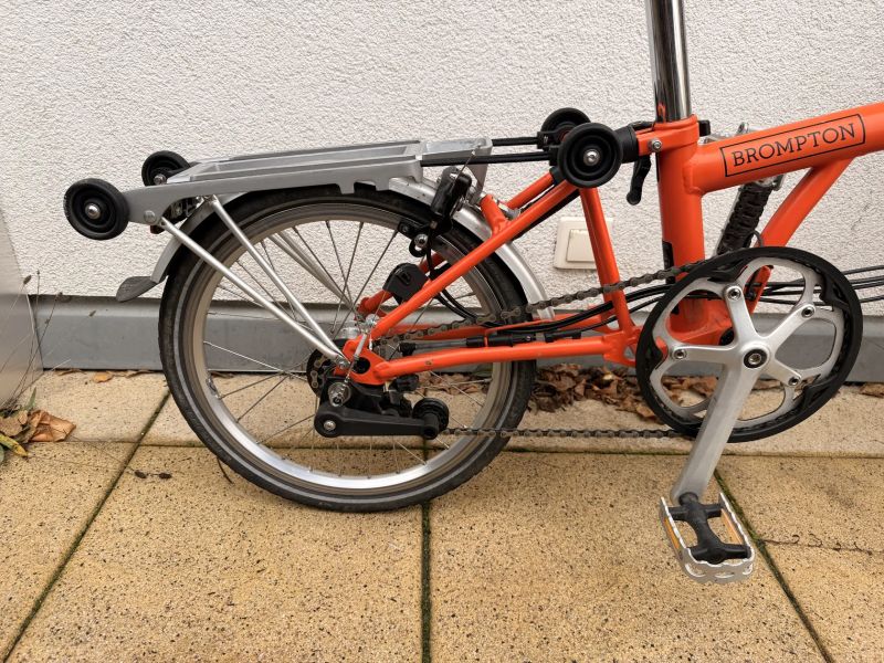 Elektrifikovaný skládací Brompton C Line s taškou Vincita Birch