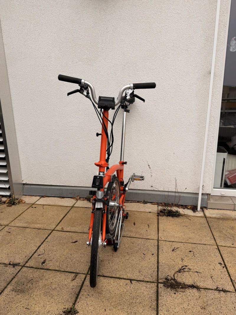 Elektrifikovaný skládací Brompton C Line s taškou Vincita Birch