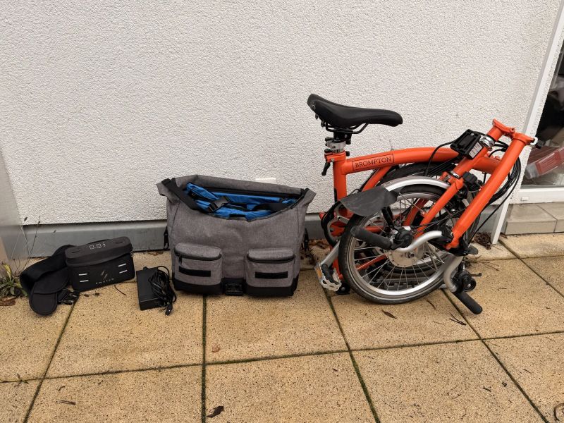 Elektrifikovaný skládací Brompton C Line s taškou Vincita Birch