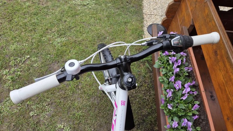 Dětské dívčí kolo 30" Rock Machine Catherine 4-9let postava 100-135cm po servisu.