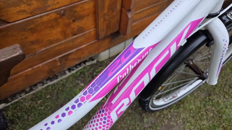 Dětské dívčí kolo 30" Rock Machine Catherine 4-9let postava 100-135cm po servisu.