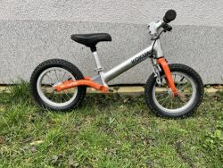 Odpružené odrážedlo Kokua