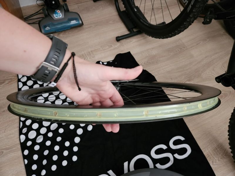 ZIPP 303 S Carbon zapletené kolo, tubeless ready , diskové