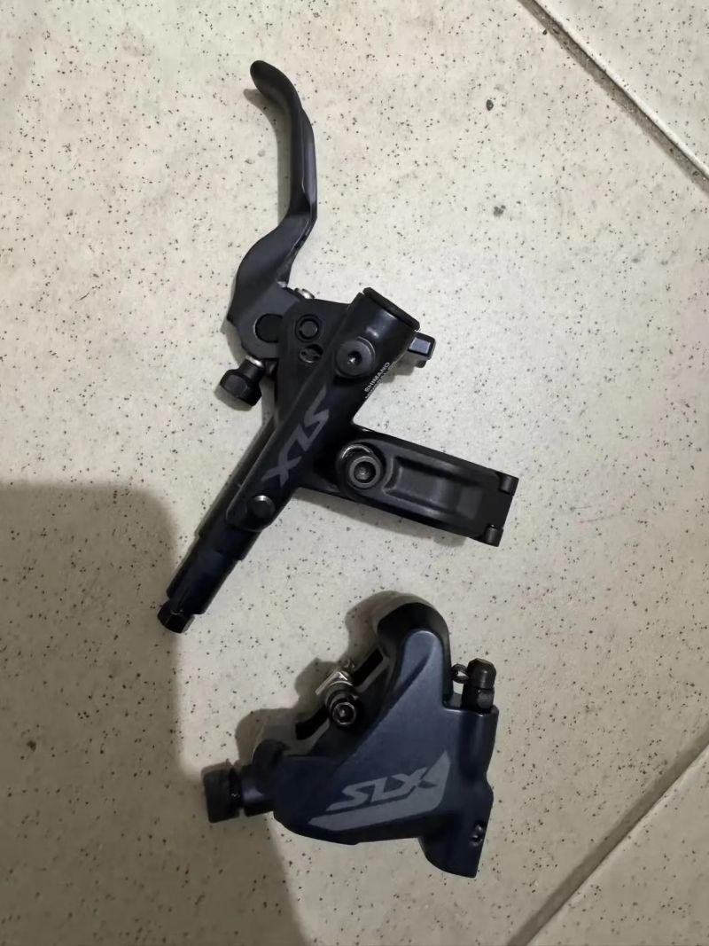 Brzdy Shimano SLX BR-M7100 a BR-M7110 Flatmount