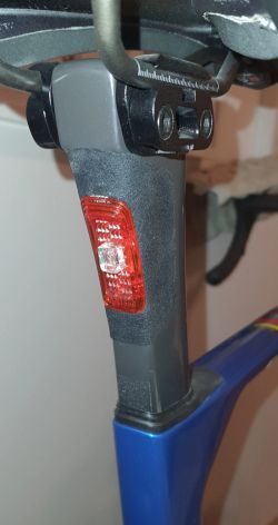 Merida Reacto zadní světlo