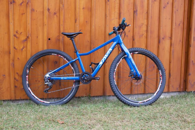 Sava Barn 4.4, váha 8.2kg, karbon, 1x11 XTR, 24' kola