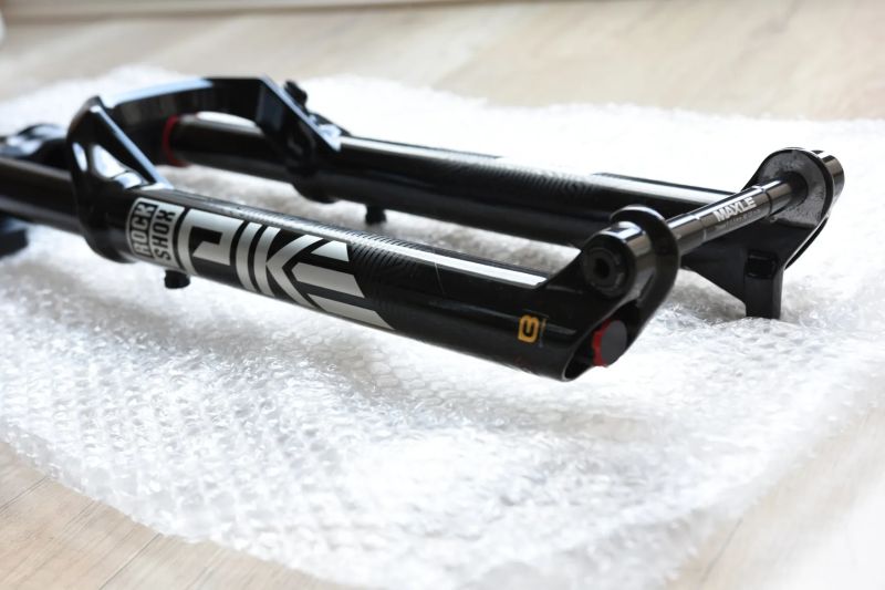 Vidlice Rock Shox Pike Ultimate Flight Attendant Debon Air+ 29“ 140 mm