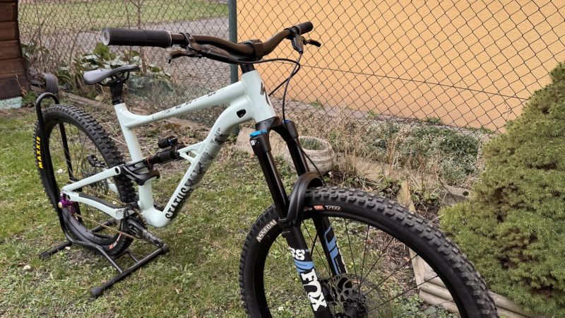 Specialized Specialized Status FR build. TOP STAV!