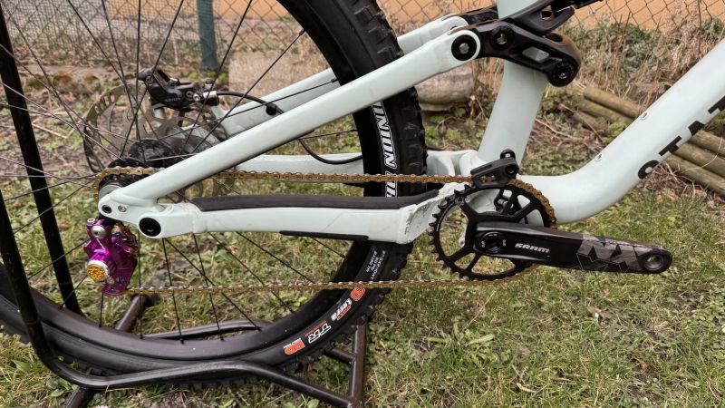 Specialized Specialized Status FR build. TOP STAV!