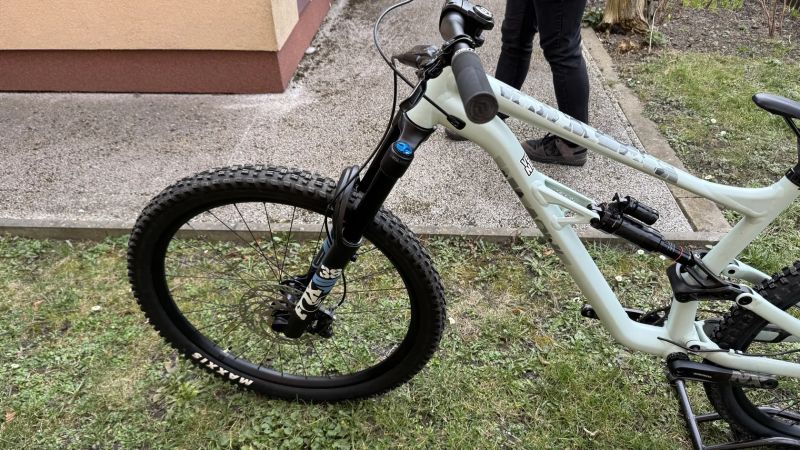 Specialized Specialized Status FR build. TOP STAV!