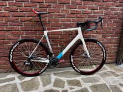 Factor O2 – karbonový silniční bike, SRAM eTap, karbonová kola Velikost 58