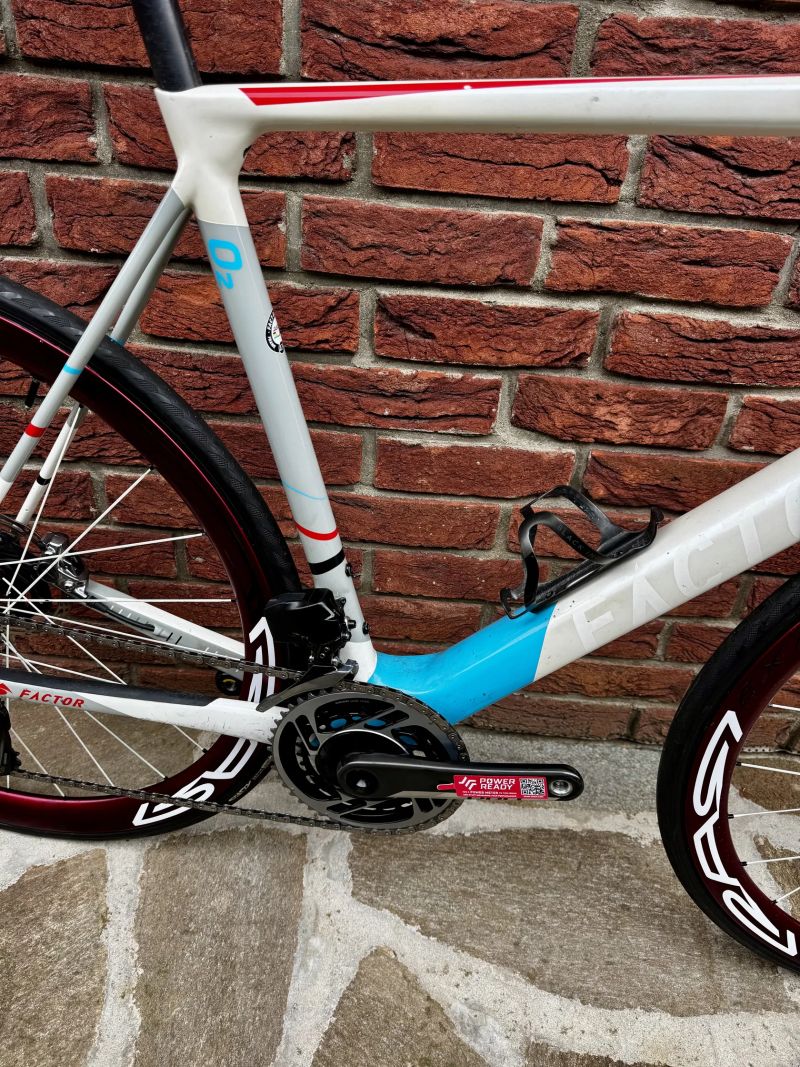 Factor O2 – karbonový silniční bike, SRAM eTap, karbonová kola Velikost 58