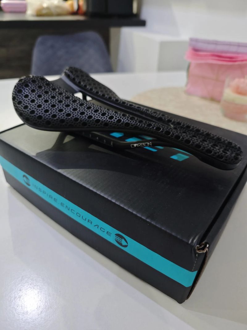 Nové carbonove 3D sedlo RYET