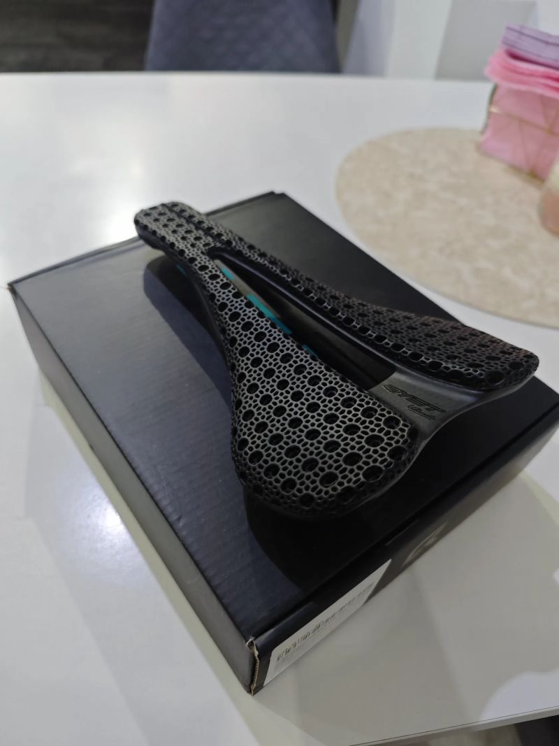 Nové carbonove 3D sedlo RYET