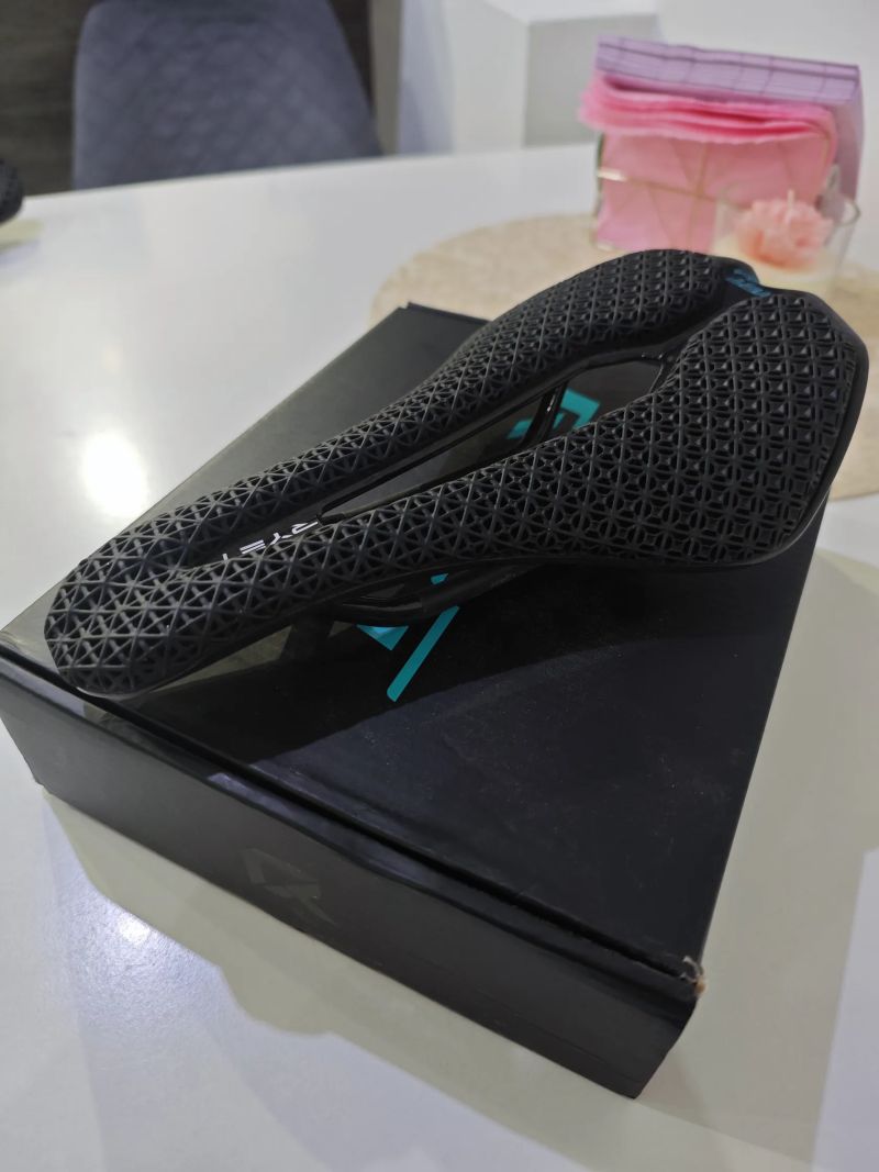 Pánské carbonove 3D sedlo Ryet