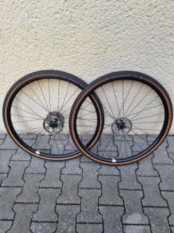 Kola na gravel + pláště Tufo Swampero 36