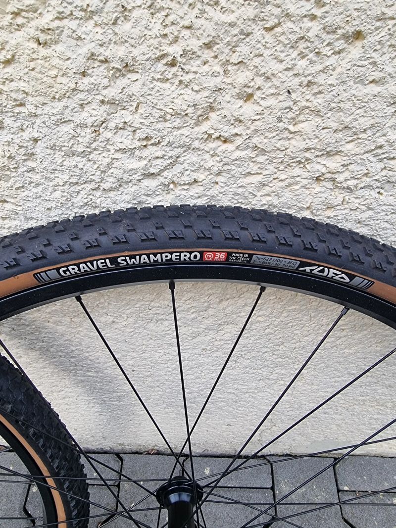 Kola na gravel + pláště Tufo Swampero 36