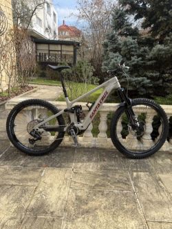 Santa Cruz Vala 1C GX AXS (L) - Kámoši na tebe nebudou čekat a ty si konečně zajezdíš taky z kopce!