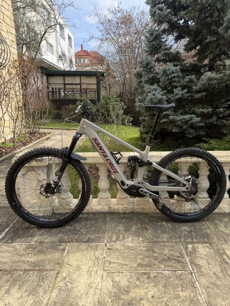 Santa Cruz Vala 1C GX AXS (L) - Kámoši na tebe nebudou čekat a ty si konečně zajezdíš taky z kopce!