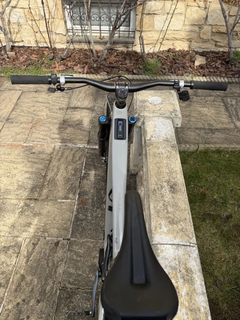 Santa Cruz Vala 1C GX AXS (L) - Kámoši na tebe nebudou čekat a ty si konečně zajezdíš taky z kopce!