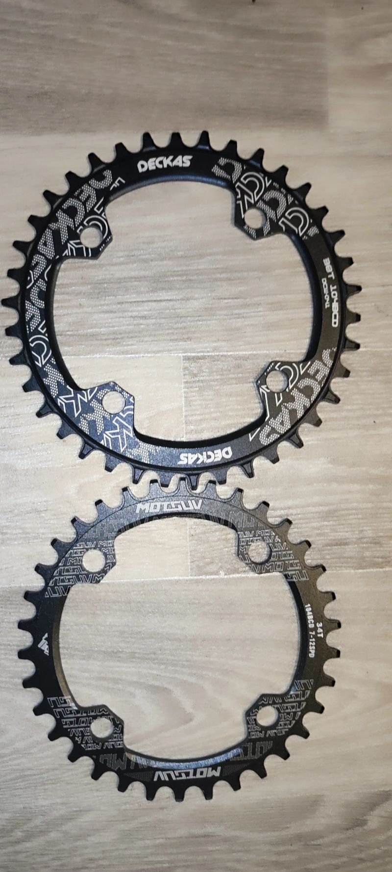 Prodám dva převodníky: 34t 104bcd, 38t 104bcd.