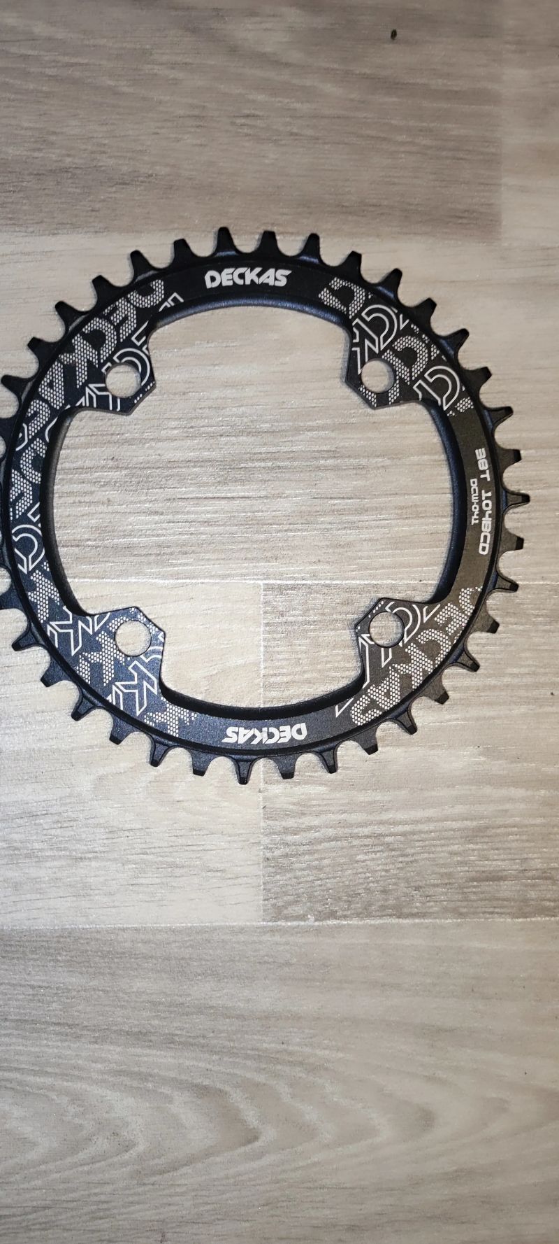 Prodám dva převodníky: 34t 104bcd, 38t 104bcd.