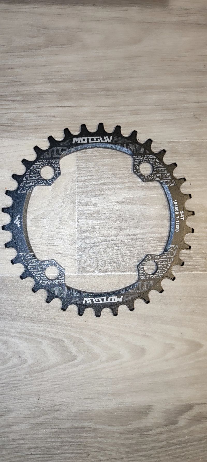 Prodám dva převodníky: 34t 104bcd, 38t 104bcd.