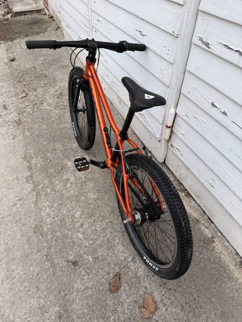 Dětské kolo Rascal 20 – 3 rychlosti, řemenový pohon