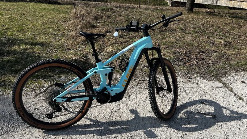 Cube Stereo hybrid 140 hpc race 750