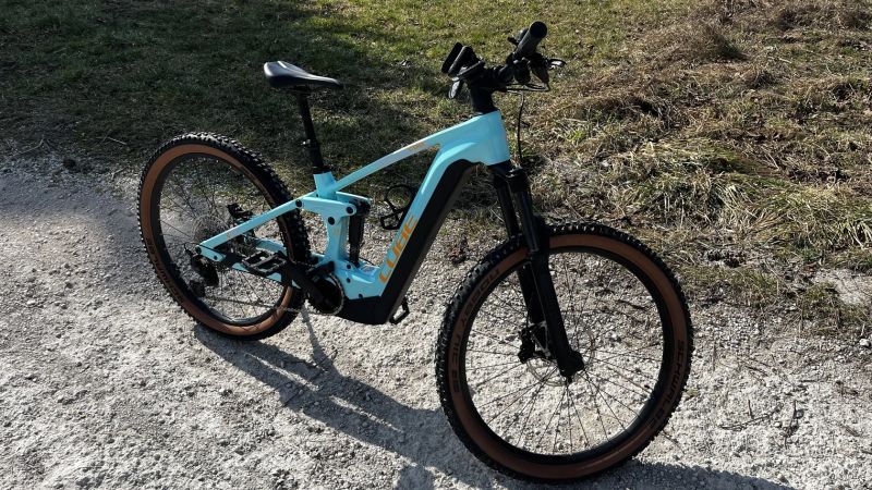 Cube Stereo hybrid 140 hpc race 750