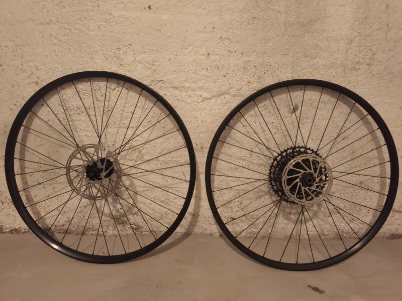 Zapletená kola Jalco / Formula – kazeta SRAM NX + kotouče SRAM Centerline