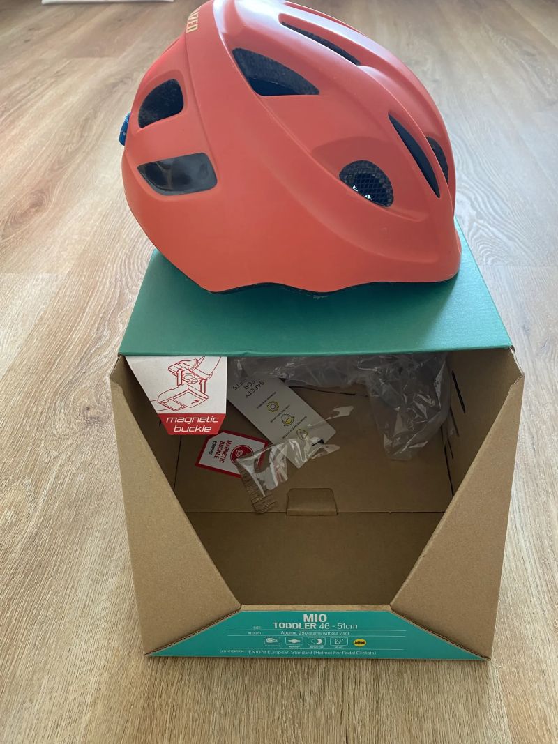 K prodeji dětská helma Specialized MIO, vel. 46-51cm