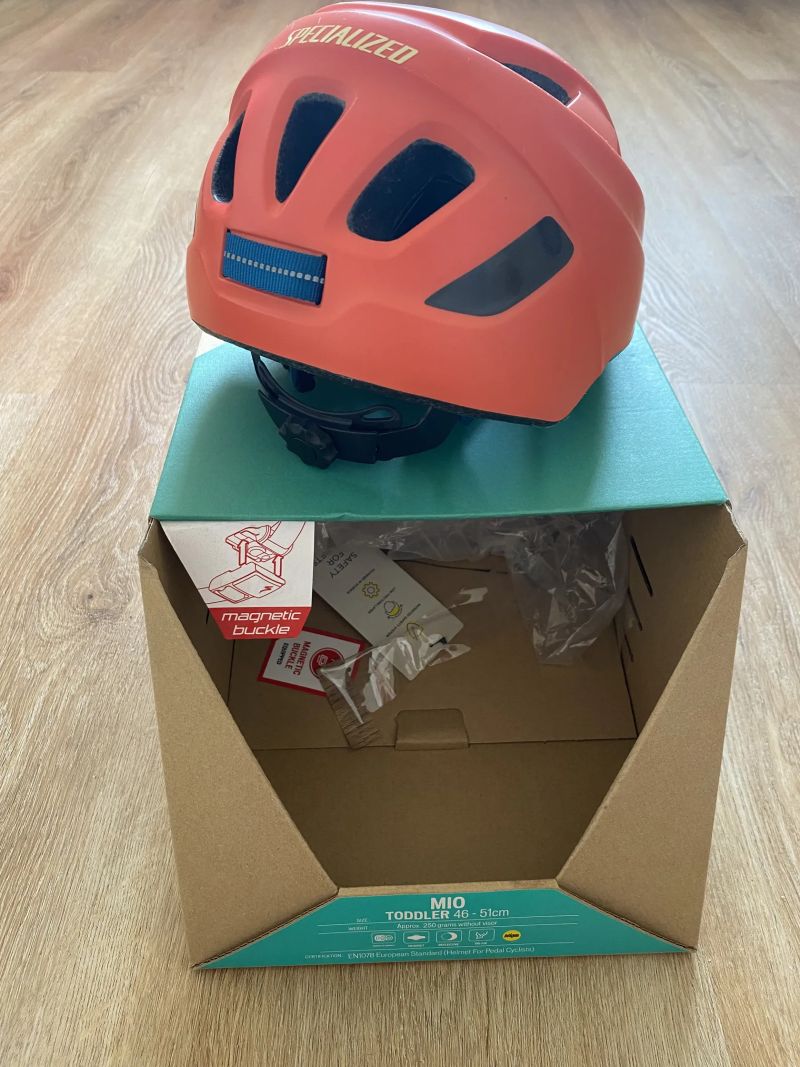 K prodeji dětská helma Specialized MIO, vel. 46-51cm