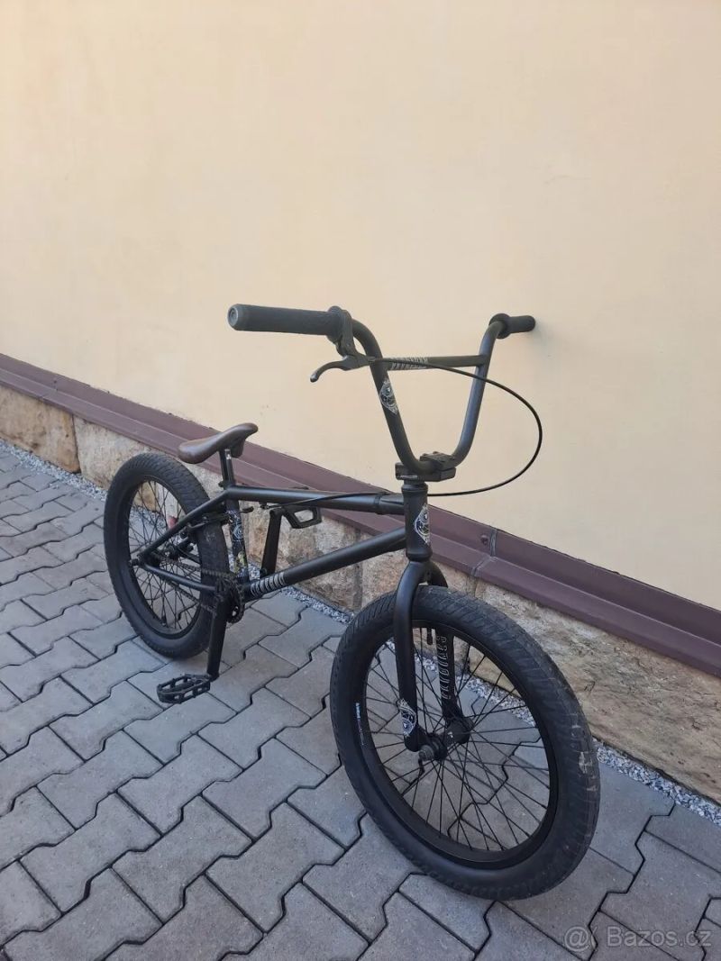 Flybikes Neutron