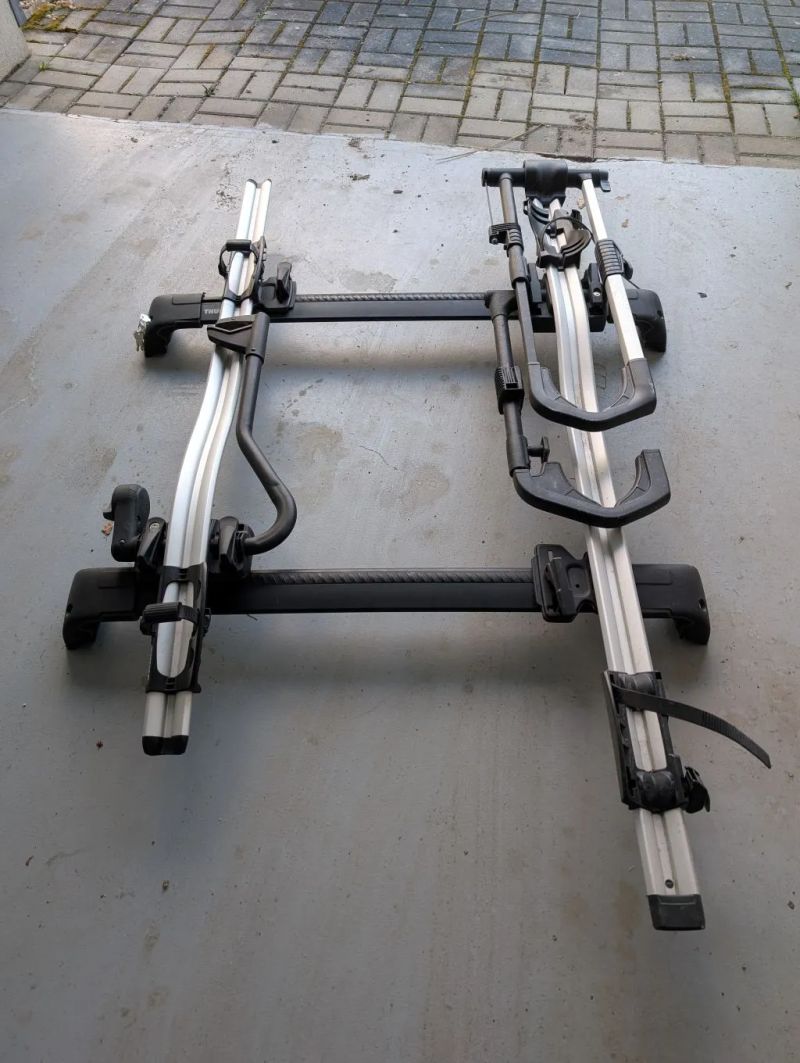 Prodám střešní nosiče kol značky Thule včetně příčníků