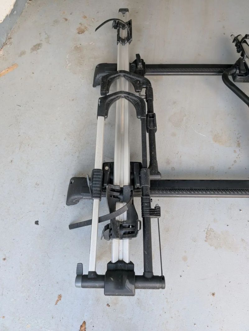 Prodám střešní nosiče kol značky Thule včetně příčníků