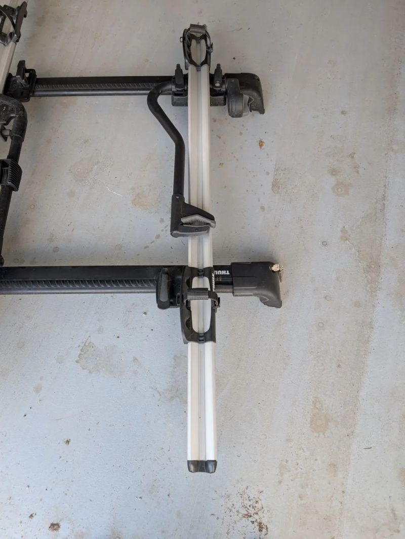 Prodám střešní nosiče kol značky Thule včetně příčníků