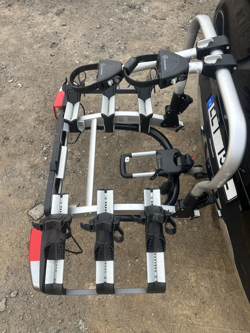 Prodám držák jízdních kol Mercedes-Benz na 3 jízdní kola, původní cena 20.500,-Kc