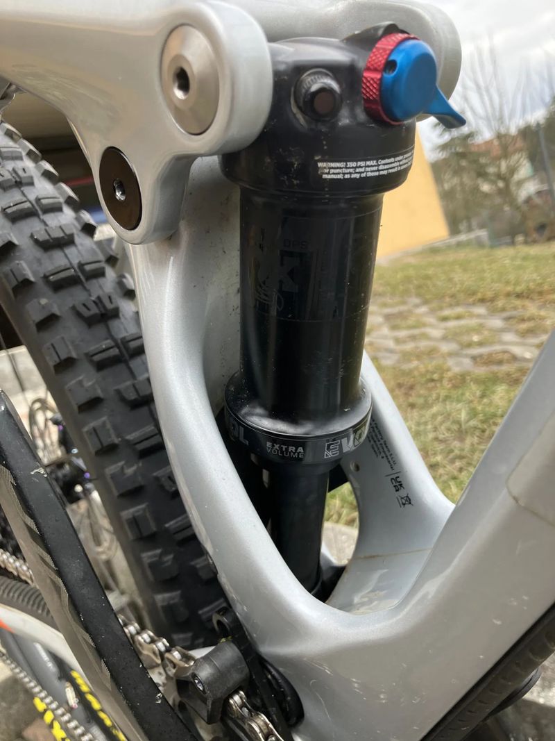 Mondraker Raze Carbon R