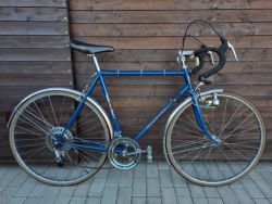 ZÁNOVNÍ ULOŽENKOVÝ Favorit vhodný jako dekorace podniku