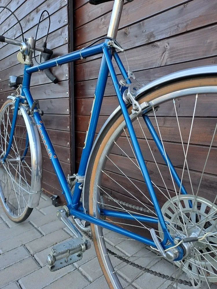 ZÁNOVNÍ ULOŽENKOVÝ Favorit vhodný jako dekorace podniku