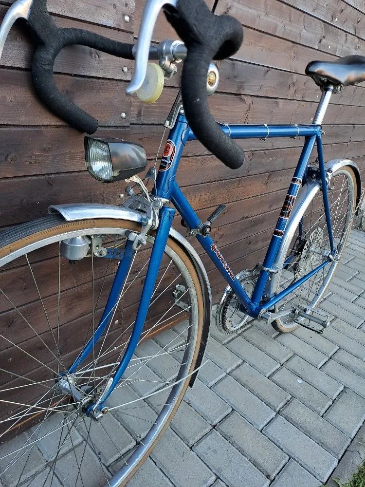 ZÁNOVNÍ ULOŽENKOVÝ Favorit vhodný jako dekorace podniku