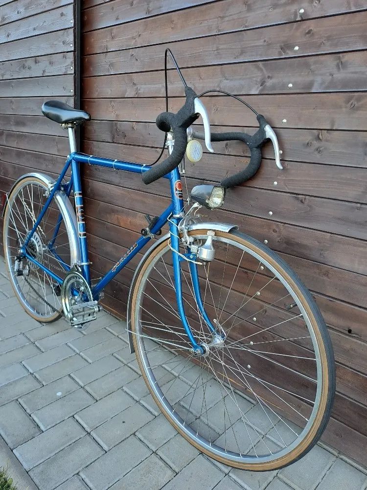 ZÁNOVNÍ ULOŽENKOVÝ Favorit vhodný jako dekorace podniku